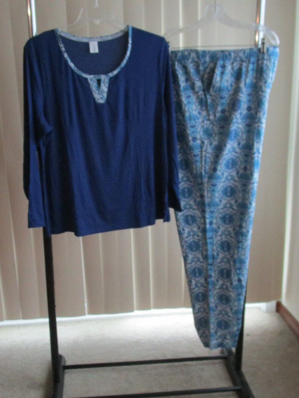 Liz Claiborne Pajamas woman 2X - blue/gray floral print